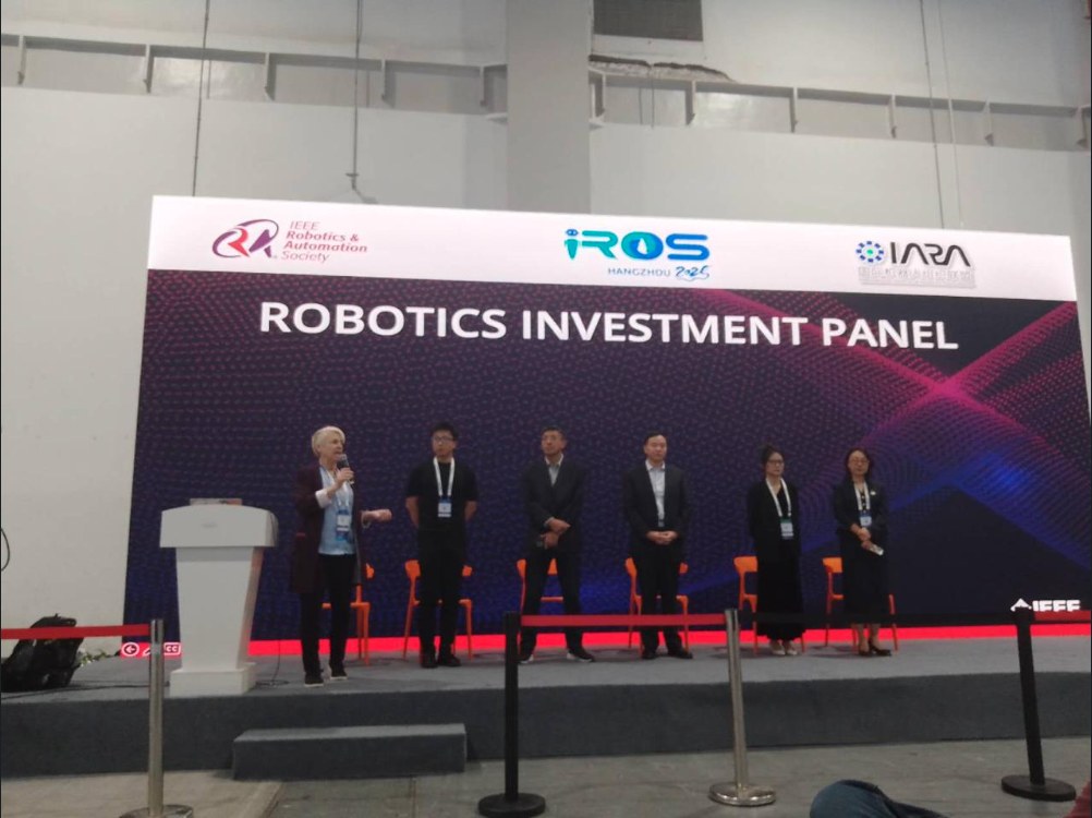 Robotics Investment Panel en IROS 2025, Hangzhou, con representantes de IEEE Robotics and Automation Society, IROS e IARA